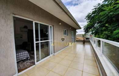 Imagem: A casa em condomínio possui 4 Dormitórios, 5 Banheiros, 4
