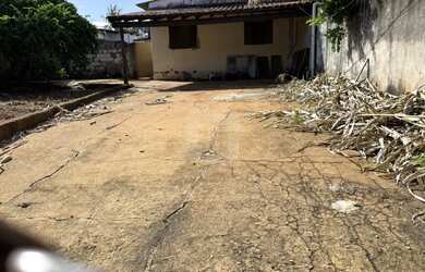 Imagem: O terreno possui 303m² de Área e Imóvel novo e está localizado