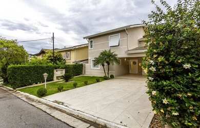 Imagem: A casa em condomínio possui 4 Dormitórios, 5 Banheiros, 4
