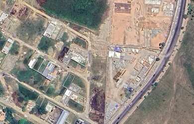 Imagem: O terreno à venda possui 250m² de Área e Varanda e está