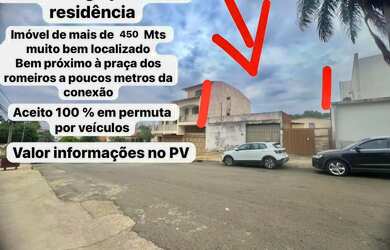 Imagem: A casa possui 3 Dormitórios, 2 Banheiros, 5 Vagas na garagem