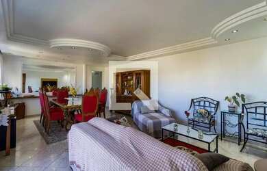 Imagem: O apartamento possui 4 Dormitórios, 3 Banheiros, 3 Vagas na