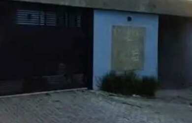 Imagem: A casa possui 3 Dormitórios, 3 Banheiros, 2 Vagas na garagem