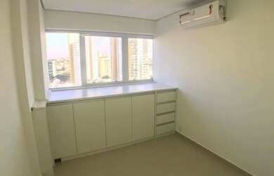 Imagem: O depósito possui 1 Vaga na garagem, 37m² de Área e está