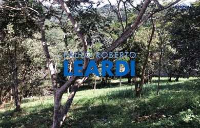 Imagem: O terreno possui 800m² de Área e está localizado em Santa