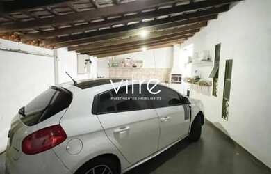 Imagem: A casa possui 5 Dormitórios, 2 Banheiros, 2 Vagas na garagem