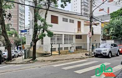 Imagem: A casa possui 2 Dormitórios, 2 Banheiros, 3 Vagas na garagem