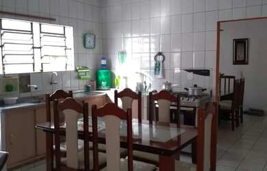 Imagem: A casa possui 4 Dormitórios e está localizado em Liberdade