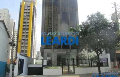 Imagem: O depósito possui 5 Vagas na garagem e 1500m² de Área e está