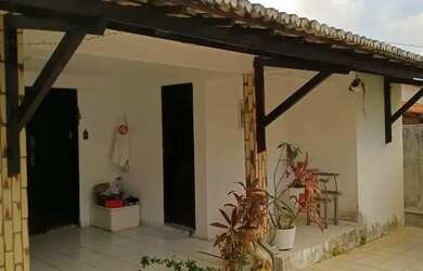 Imagem: A casa possui 5 Dormitórios, 4 Banheiros, 2 Vagas na garagem