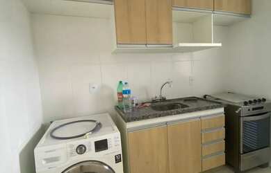 Imagem: O apartamento possui 2 Dormitórios, 1 Banheiro, 1 Vaga na garagem