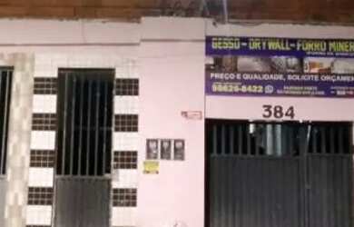 Imagem: A casa possui 3 Dormitórios, 2 Banheiros, 1 Vaga na garagem