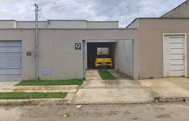Imagem: A casa possui 3 Dormitórios, 2 Banheiros, 98m² de Área e