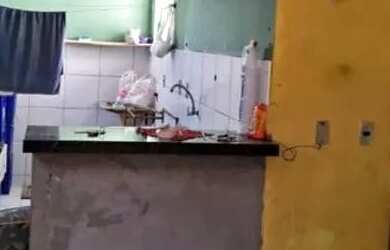 Imagem: O apartamento possui 2 Dormitórios e 1 Banheiro e está localizado