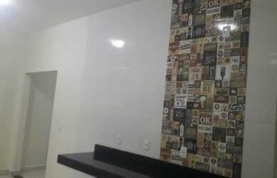 Imagem: A casa possui 2 Dormitórios, 2 Banheiros, 2 Vagas na garagem