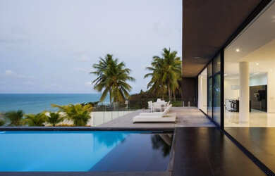 Imagem: A casa possui 5 Dormitórios, 5 Vagas na garagem e está localizado