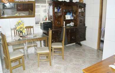 Imagem: A casa possui 3 Dormitórios, 1 Banheiro, 4 Vagas na garagem