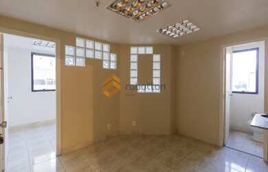 Imagem: O depósito possui 1 Vaga na garagem, 65m² de Área e está