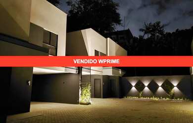 Imagem: A casa em condomínio possui 4 Dormitórios, 3 Banheiros, 2