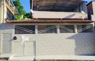 Imagem: A casa possui 3 Dormitórios, 2 Banheiros e 1 Vaga na garagem