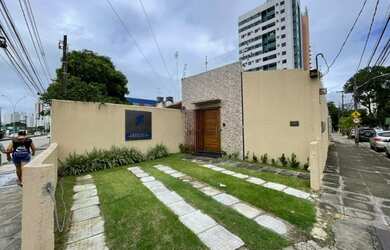 Imagem: O depósito possui 2 Vagas na garagem, 98m² de Área e está