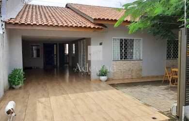 Imagem: A casa possui 3 Dormitórios, 3 Banheiros, 5 Vagas na garagem