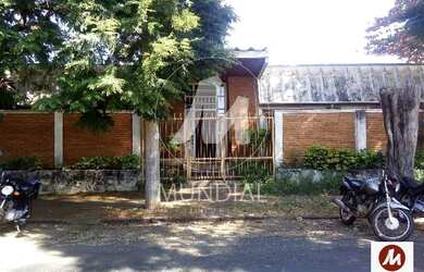 Imagem: O depósito possui 2 Vagas na garagem e 210m² de Área e está