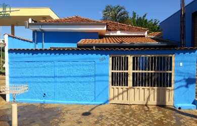 Imagem: A casa possui 2 Dormitórios, 2 Banheiros, 1 Vaga na garagem