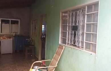 Imagem: A casa possui 2 Dormitórios, 1 Banheiro, 1 Vaga na garagem