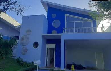 Imagem: A casa em condomínio possui 3 Dormitórios, 2 Banheiros, 4