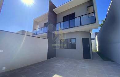 Imagem: A casa possui 3 Dormitórios, 3 Banheiros, 2 Vagas na garagem