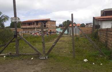 Imagem: O terreno possui 180m² de Área e está localizado em Massaranduba