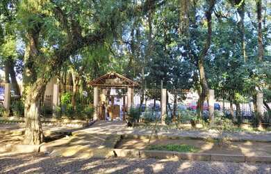 Imagem: A casa possui 2 Dormitórios, 1 Banheiro, 1 Vaga na garagem