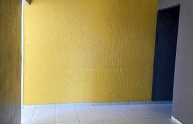 Imagem: A casa possui 1 Dormitório, 1 Banheiro, 1 Vaga na garagem