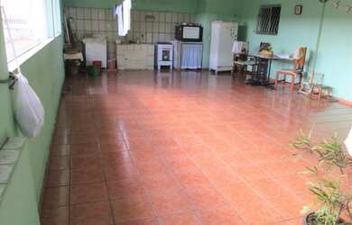 Imagem: A casa possui 5 Dormitórios, 2 Banheiros, 2 Vagas na garagem