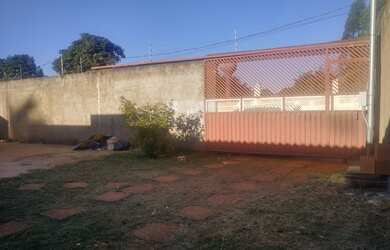 Imagem: A casa em condomínio possui 3 Dormitórios, 2 Banheiros, 5