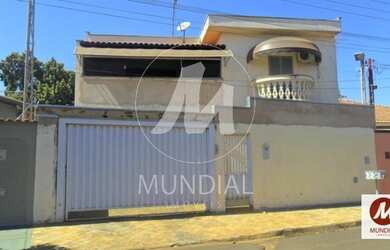 Imagem: A casa possui 5 Dormitórios, 5 Banheiros, 4 Vagas na garagem