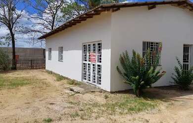 Imagem: A casa possui 4 Dormitórios, 2 Banheiros e está localizado