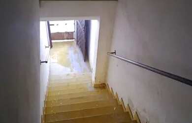 Imagem: A casa possui 3 Dormitórios, 2 Banheiros, 1 Vaga na garagem