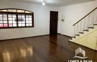 Imagem: A casa possui 3 Dormitórios, 4 Banheiros, 2 Vagas na garagem