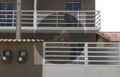 Imagem: A casa possui 2 Dormitórios, 1 Banheiro, 2 Vagas na garagem