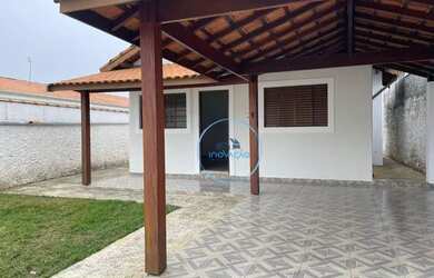 Imagem: A casa possui 2 Dormitórios, 1 Banheiro, 3 Vagas na garagem