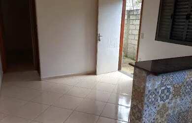 Imagem: A casa possui 1 Dormitório, 1 Banheiro, 45m² de Área e está