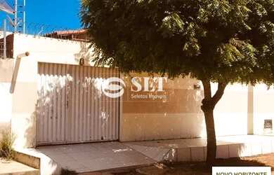 Imagem: A casa possui 2 Dormitórios, 2 Banheiros, 2 Vagas na garagem