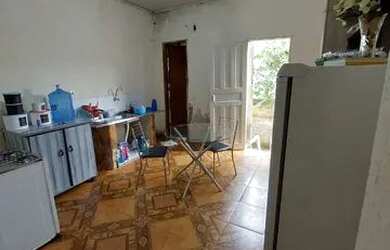 Imagem: A casa possui 2 Dormitórios e 1 Banheiro e está localizado