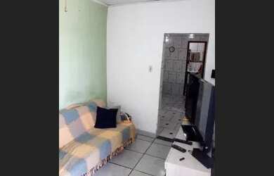 Imagem: A casa possui 3 Dormitórios, 1 Banheiro e está localizado