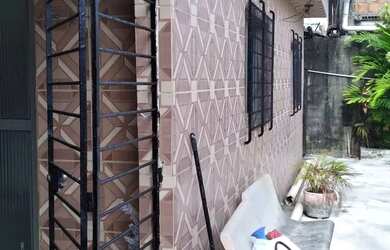 Imagem: A casa possui 2 Dormitórios, 1 Banheiro, 1 Vaga na garagem