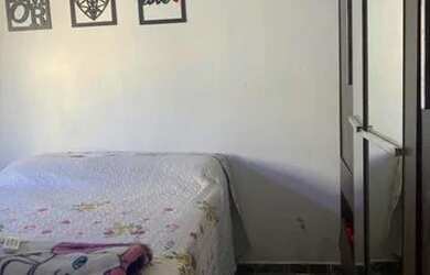 Imagem: A casa possui 3 Dormitórios, 1 Banheiro, 1 Vaga na garagem