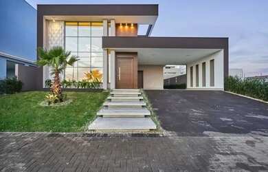 Imagem: A casa possui 4 Dormitórios, 3 Banheiros, 1 Vaga na garagem