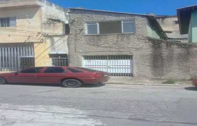 Imagem: A casa possui 2 Dormitórios, 1 Banheiro, 1 Vaga na garagem